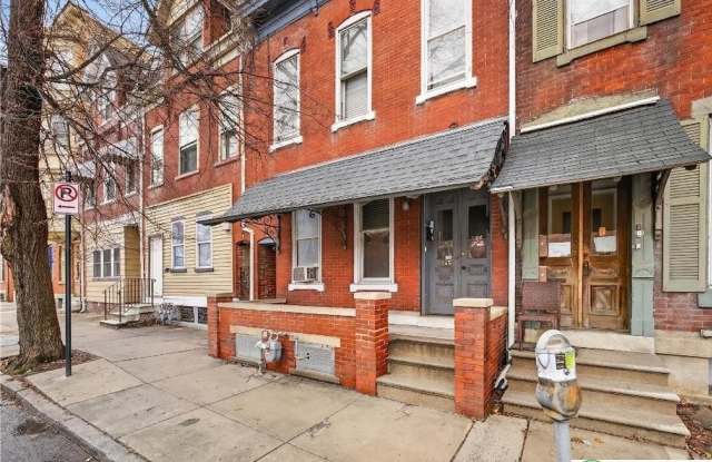 1139 W Linden Street