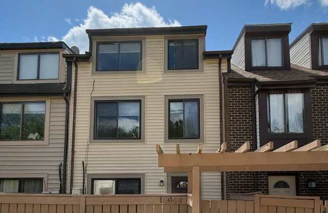 10044 FOREST VIEW Place