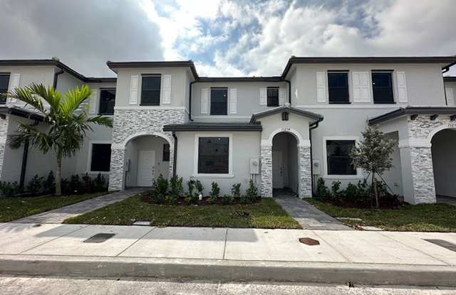 28471 Sw 132nd Ct - 28471 Southwest 132nd Court, Miami-Dade County, FL 33033