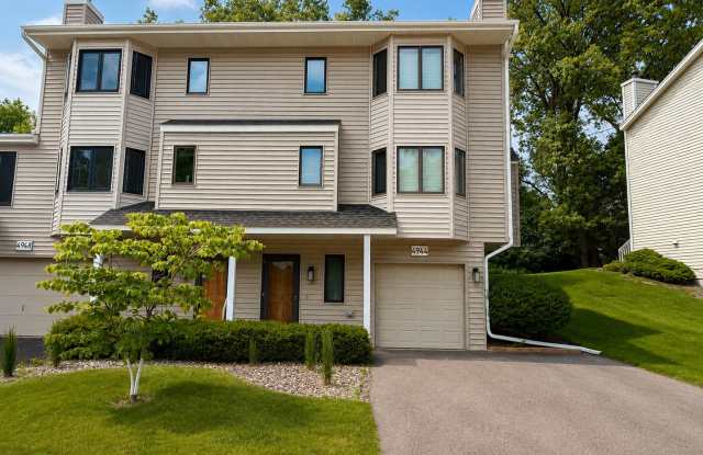 Spacious Minnetonka  2-BR Townhome
