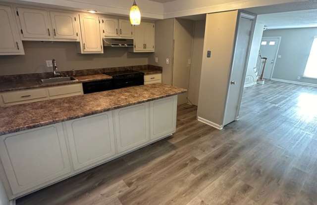 2BD/1.5BA Townhouse located in Gated Community!