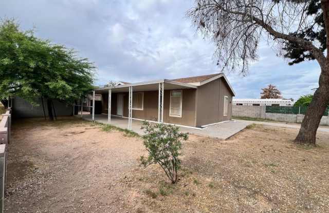 7826 E Juanita Avenue