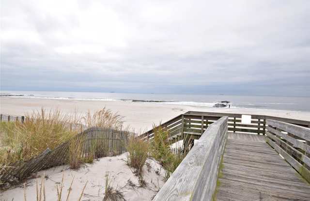 843 Boardwalk
