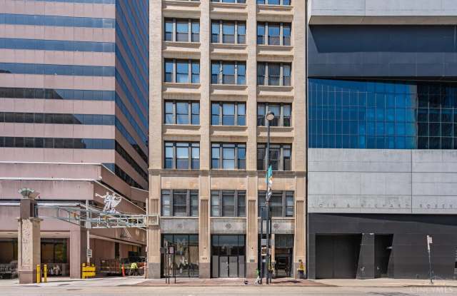 26 E Sixth Street unit: 803