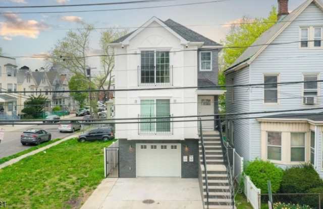 172 Reid St