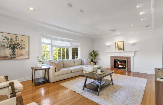 Photo of 10575 Holman Ave