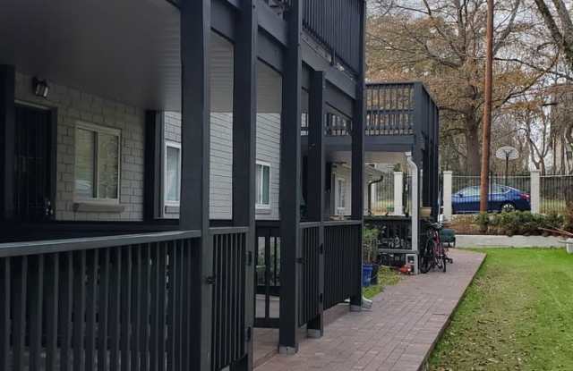 710 North Avenue Northwest