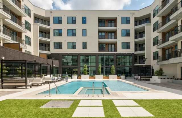 Photo of 2710 W Anderson Ln