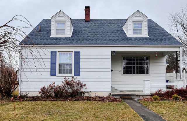 2 Bedroom, 1 Bath Apartment off South Main