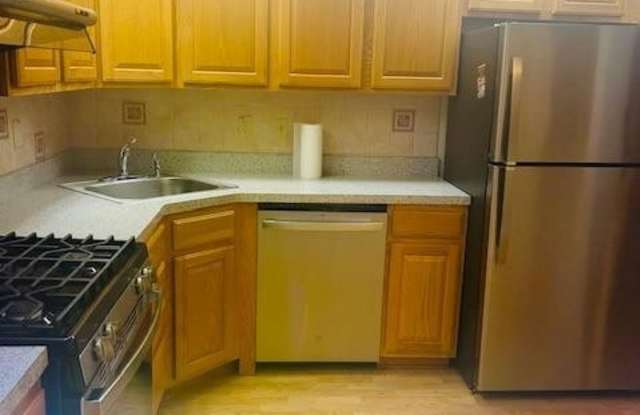 303-303 HAMPSHIRE Court