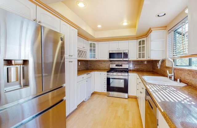 21821 Burbank Boulevard - 139139
