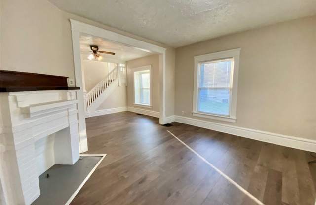 581 Schiller Avenue unit: 1