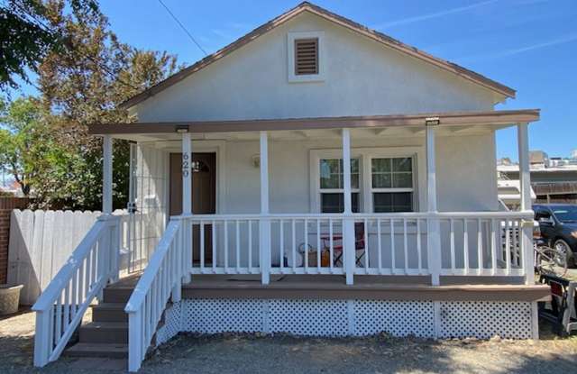 Photo of For Lease – Charming 1 Bedroom Cottage Near Downtown!
