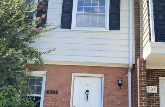 4306 EILEEN COURT