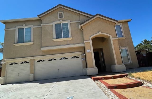 692 Birch Ct - 692 Birch Avenue, Los Banos, CA 93635