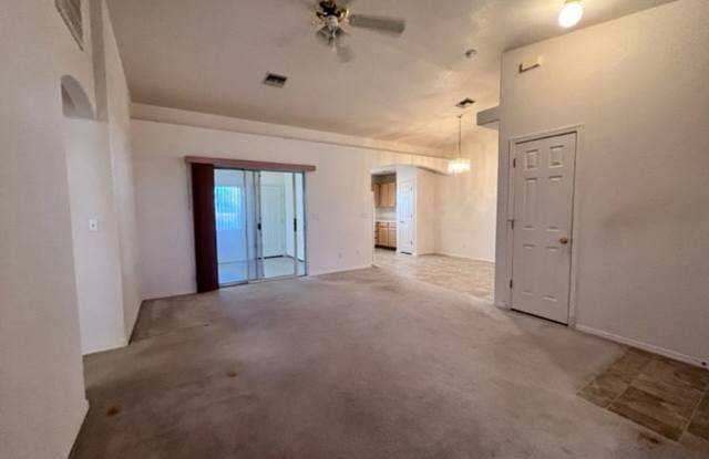 Silver Sands Community Home with fenced Yard 2BR plus bonus area