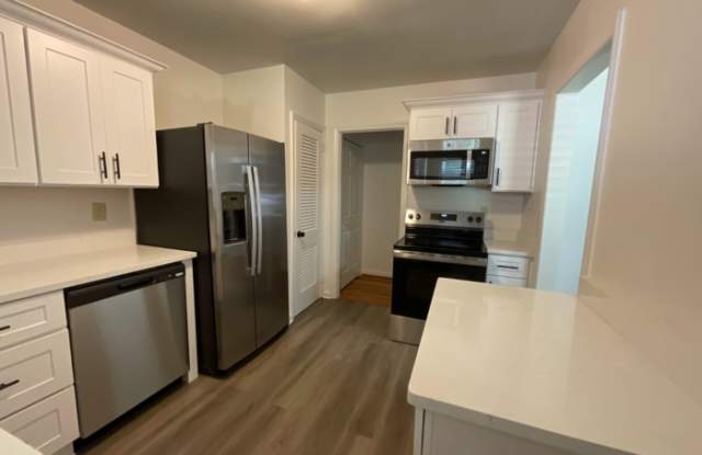 911 Lindbergh Drive Northeast