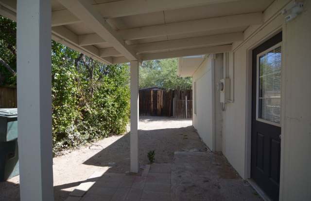 Remodeled 2 Bedroom 1 Bath House! (Back Unit) Central Tucson Location!