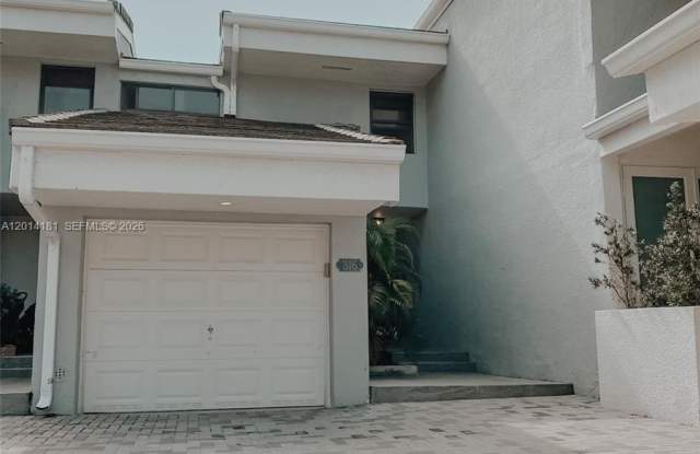 316 Poinciana Dr