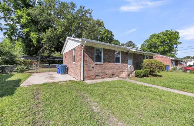 2 Bed with Flex Space 1 Bath Home in Heart of West Ashley