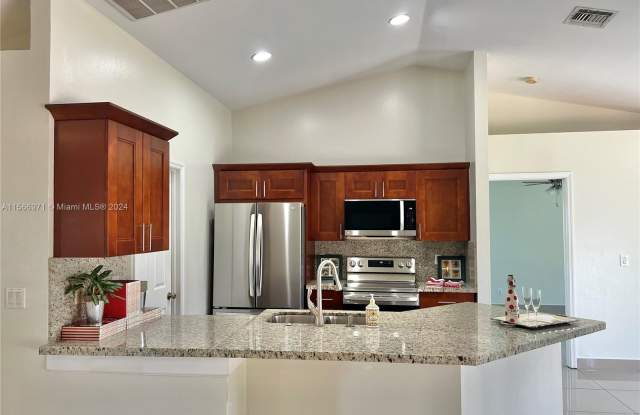 4024 SW 16th Place
