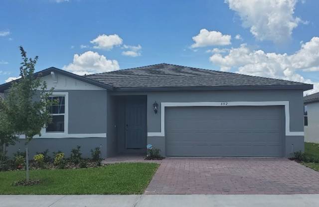 Photo of Like NEW!!! 4-Bedroom, 2.-Bathroom in Lucerne Park/Winter Haven
