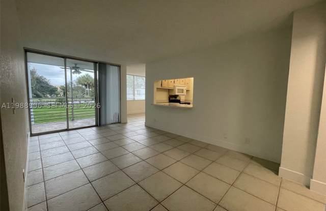 9441 Live Oak Pl