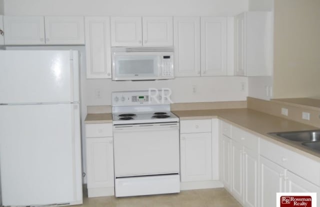 Coming soon ! 3/2 Home in great location close to Diplomat