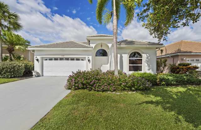 3198 SE Carrick Green Court