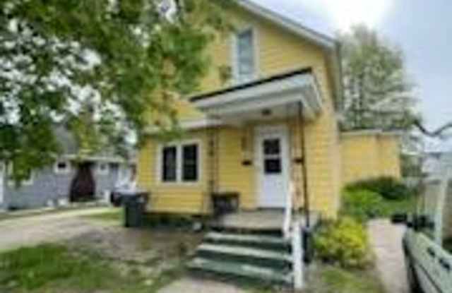 412 S 8th Street
