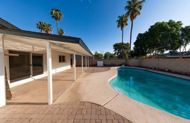 Great Tempe home with 4 bedrooms 2 bathrooms and pool! photos photos