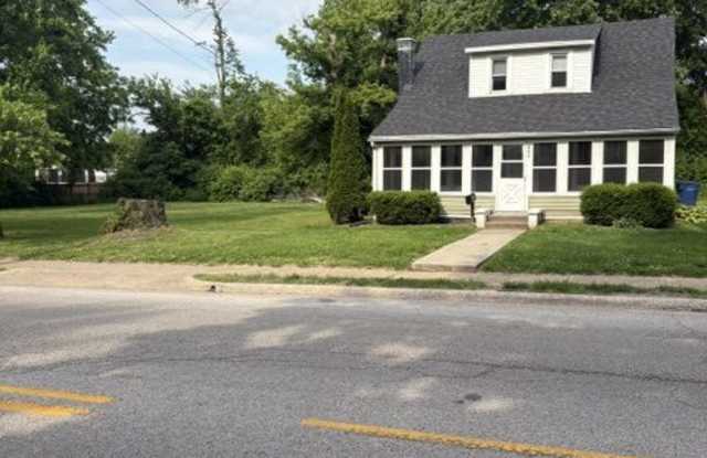 621 Royal Heights Rd