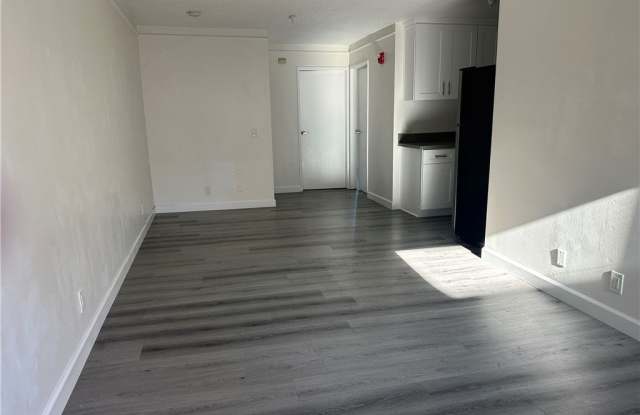 1758 N Kingsley Drive