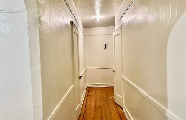 Photo of 2121 Westbury Ct