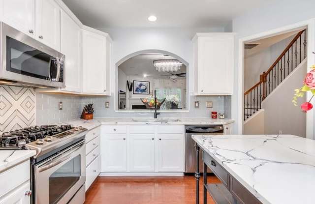 Photo of 2345 Limehurst Drive NE