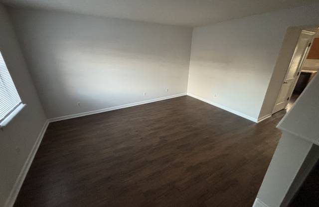 Photo of 120 Hillridge Court - B