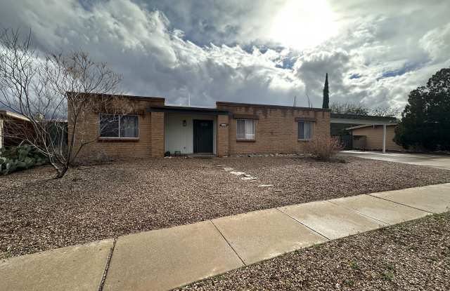 9302 E 8th St - 9302 East 8th Street, Tucson, AZ 85710