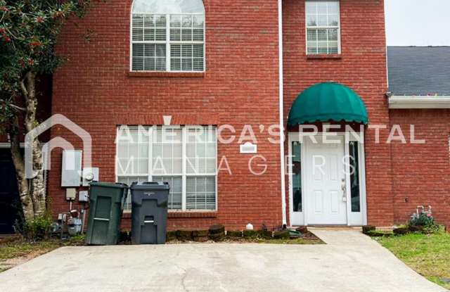 Townhome For Rent In Pelham!!!