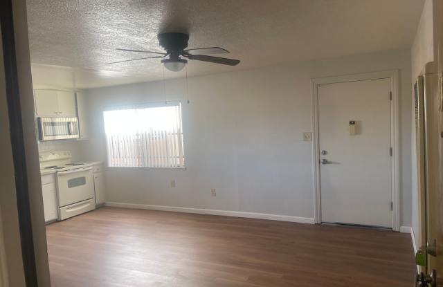 Upstairs unit easy access to freeway 80