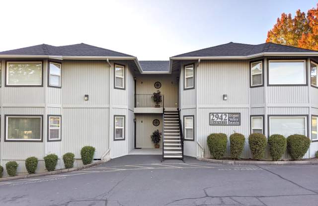 2942 East Barnett Road