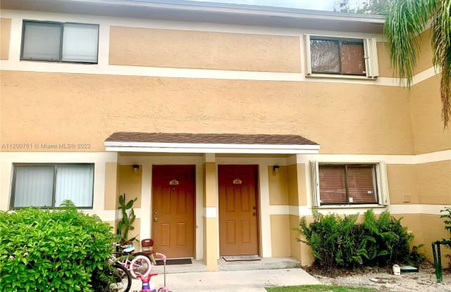 204 E Palm Cir E - 204 Palm Cir E, Pembroke Pines, FL 33025