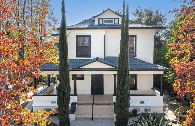 Photo of 724 W 2nd St