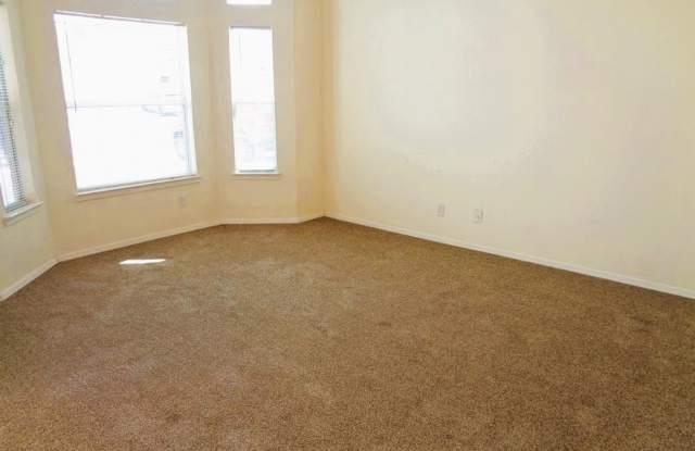 Delightful Single Level Eastside Home With Refrigerated Air Located In Quiet Neighborhood