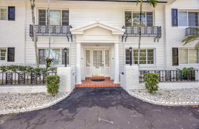 940 Sevilla Ave