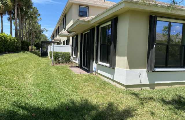 10031 W Villa Circle