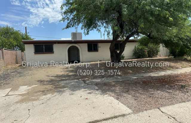 East Side 5 Bedroom, 2 Bath House for Rent *MOVE-IN SPECIAL* (Stella/Kolb)