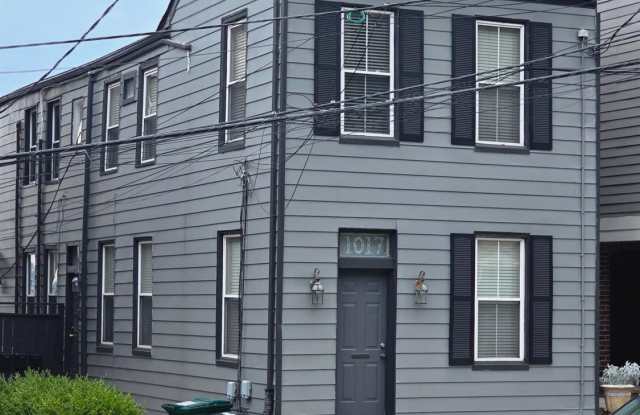 1017 St Gregory unit: 3