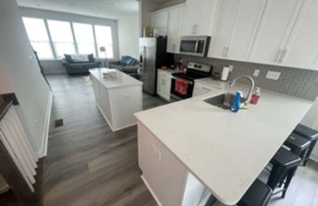 Room in 3 Bedroom Townhome at 1114 Gleason Wy