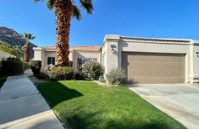 AVAILABLE NOW ! LOVELY 3 Bedroom/ 2 Bathroom Home in Laguna De La Paz!