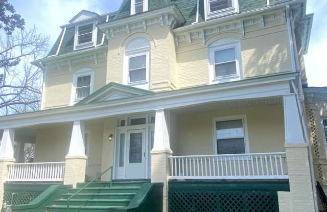 9 Bed 5 Bath Historic Home - Commercial Use